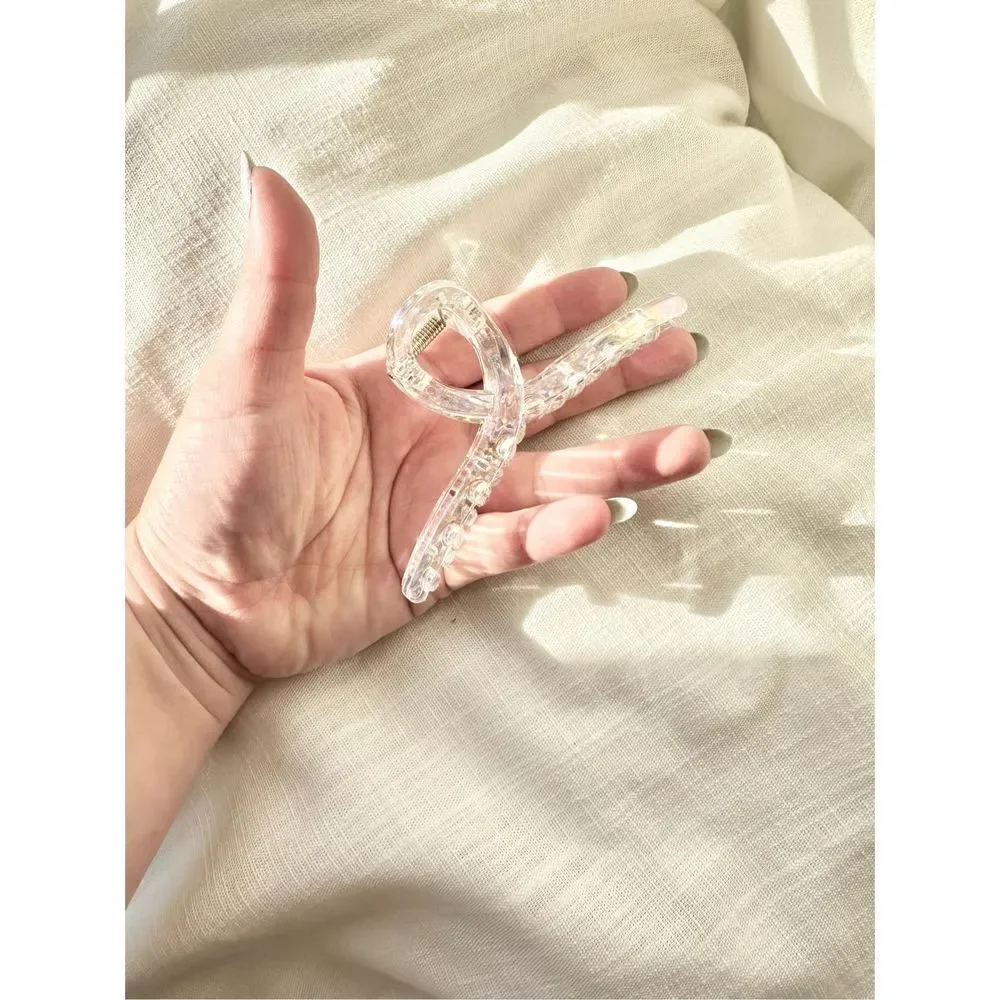 Iridescent cute twist hair claw